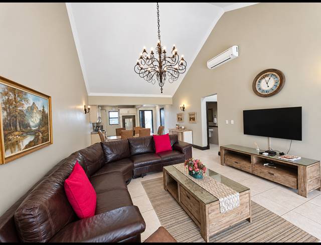 4 BEDROOM TOWNHOUSE TO LET IN BALLITO CENTRAL